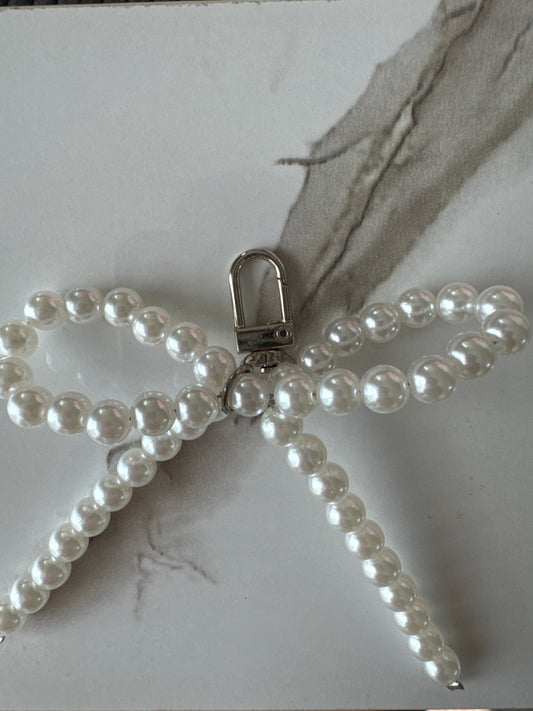 Pearl bow keychain